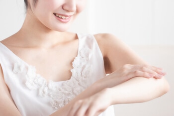 乾燥シーズンはホホバオイルでスキンケア